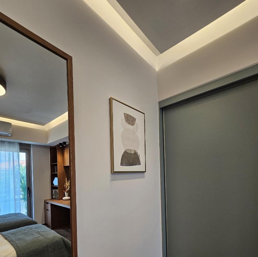 Calm & Dreamy Luxury Apts Pírgos エクステリア 写真