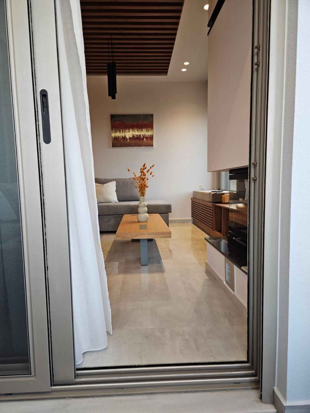Calm & Dreamy Luxury Apts Pírgos エクステリア 写真