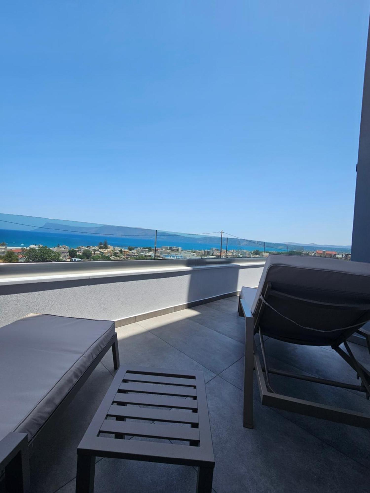 Calm & Dreamy Luxury Apts Pírgos エクステリア 写真